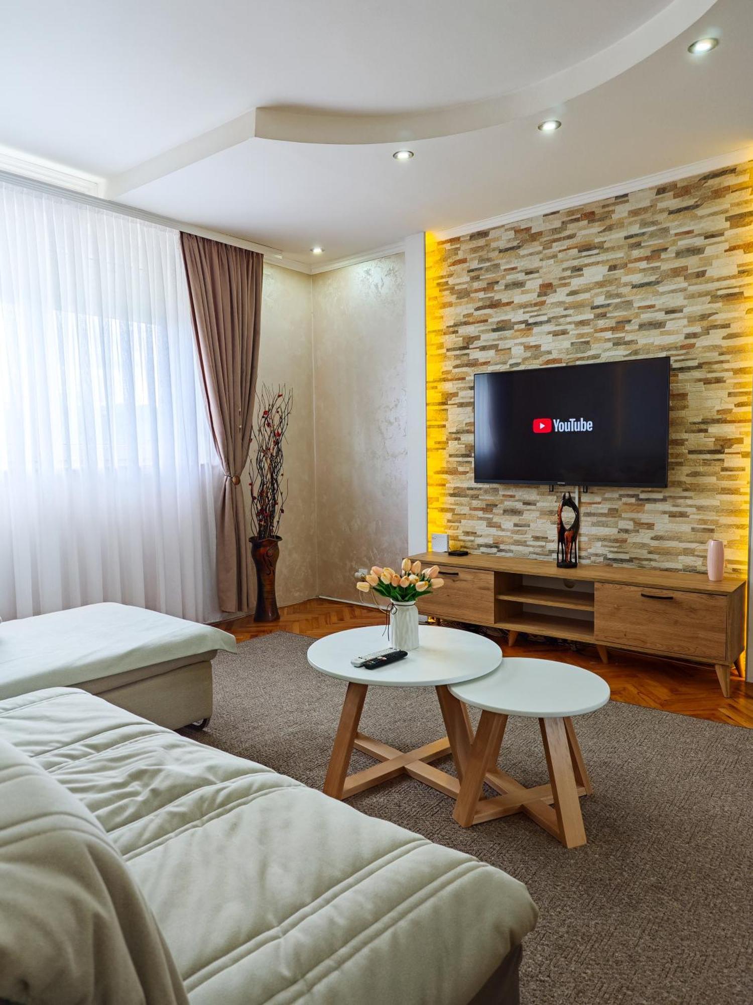 Apartman Julija ドニー・ミラノヴァツ エクステリア 写真