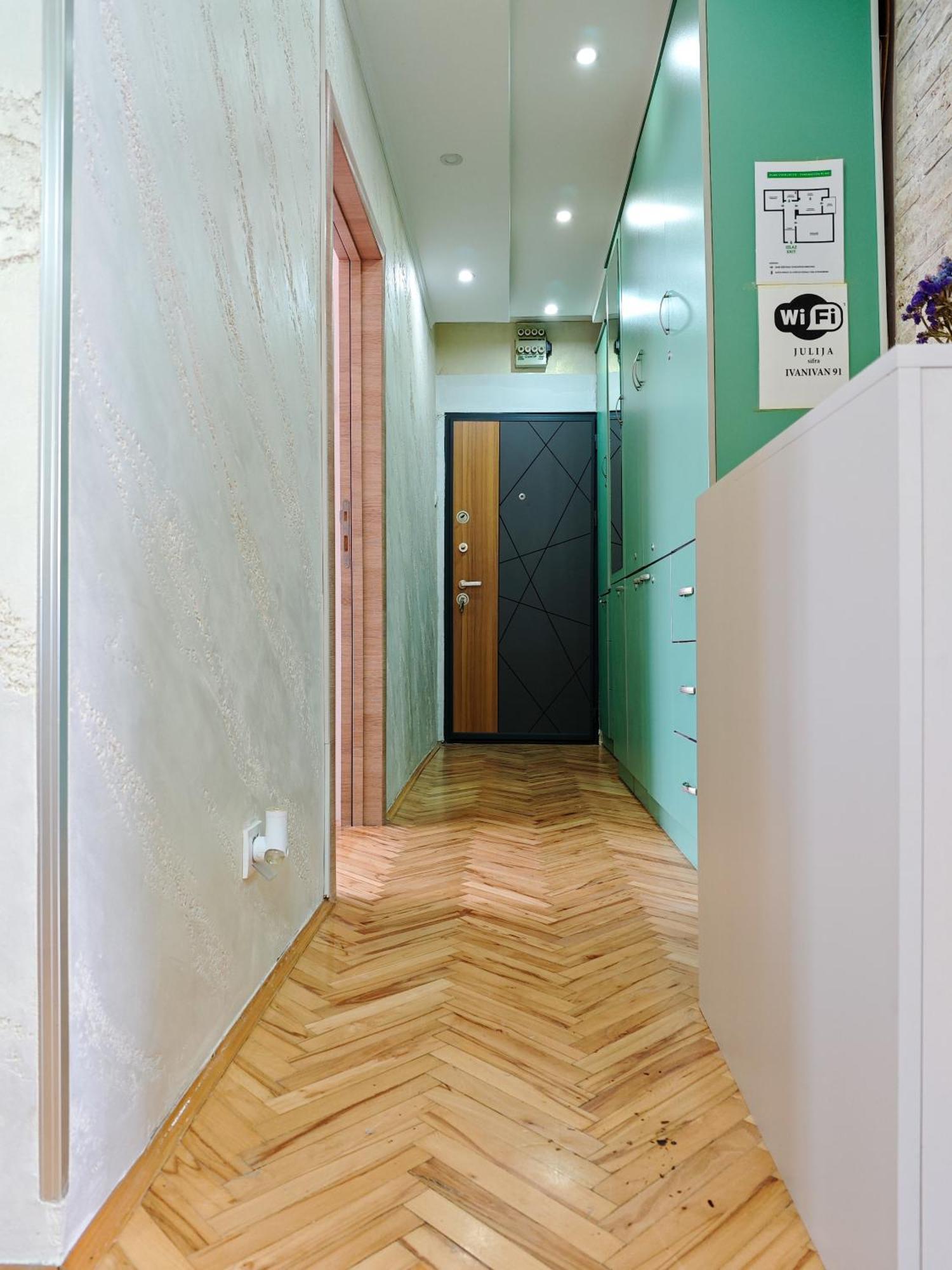 Apartman Julija ドニー・ミラノヴァツ エクステリア 写真