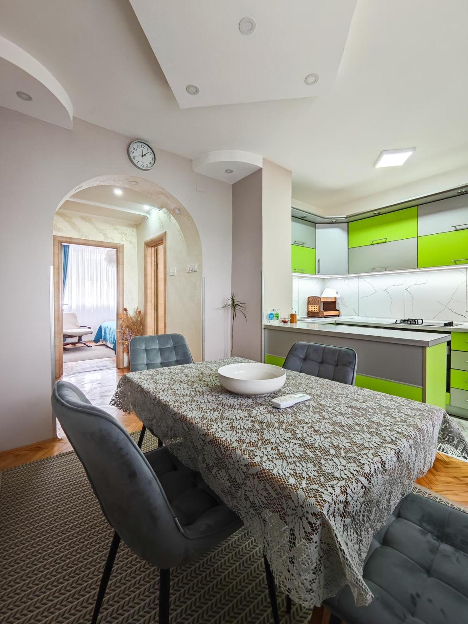 Apartman Julija ドニー・ミラノヴァツ エクステリア 写真